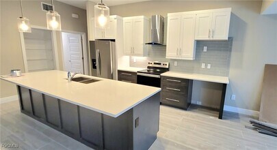 303 SE 14th St in Cape Coral, FL - Building Photo - Building Photo