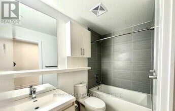 128 Fairview Mall Dr in Toronto, ON - Building Photo - Building Photo