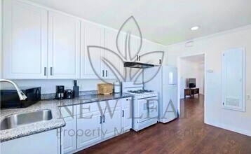 556 N East End Ave in Pomona, CA - Building Photo - Building Photo