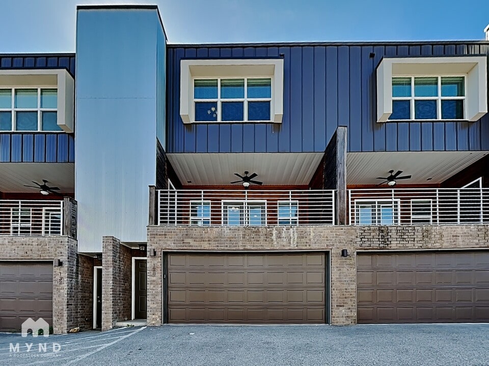 128 E Sycamore St in Fayetteville, AR - Building Photo