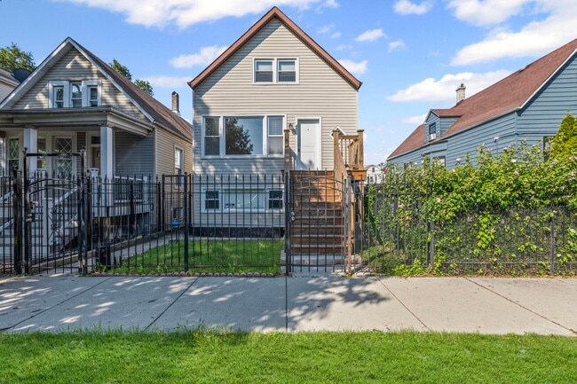 property at 4630 S Washtenaw Ave.