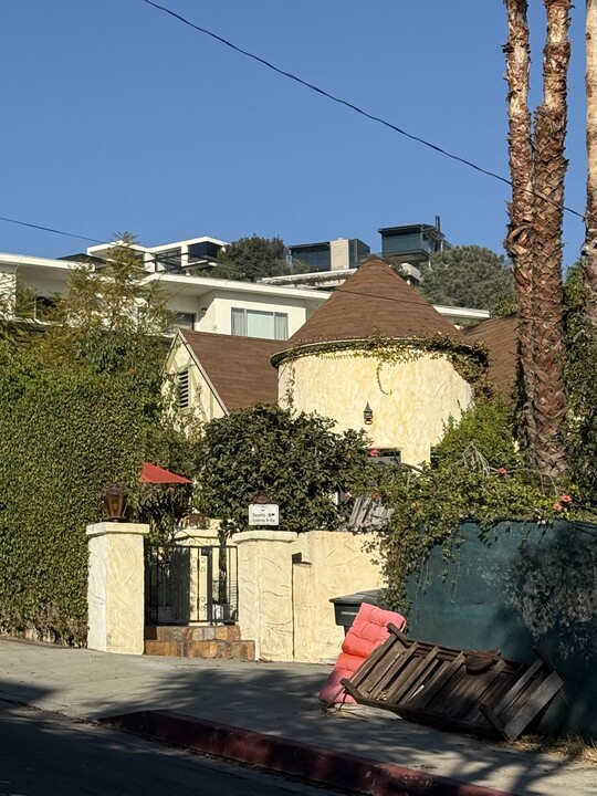 1200 N Clark St in West Hollywood, CA - Building Photo