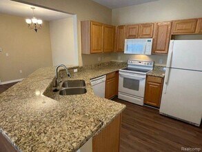 13383 Forest Ridge Blvd in Sterling Heights, MI - Building Photo - Building Photo