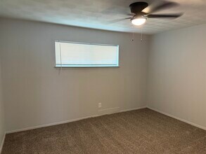 1200 N Fourth St in Longview, TX - Foto de edificio - Building Photo