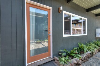 2325 Kansas Ave, Unit 1 in Santa Monica, CA - Foto de edificio - Building Photo