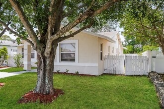 525 20th Ave N in Lake Worth Beach, FL - Building Photo - Building Photo