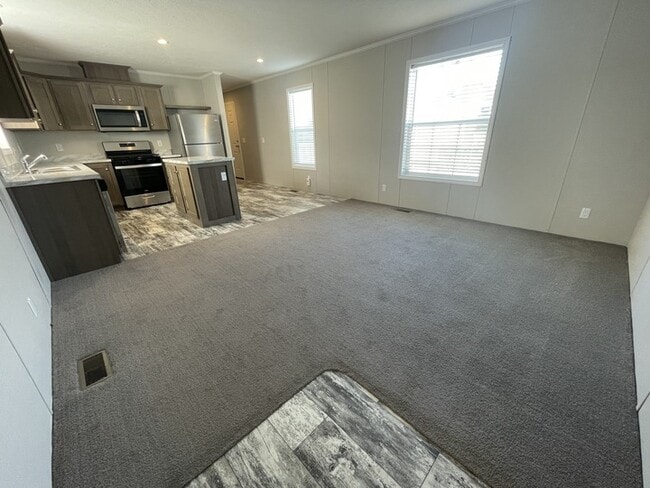 38039 Leverette Ave in Clinton Township, MI - Building Photo - Building Photo