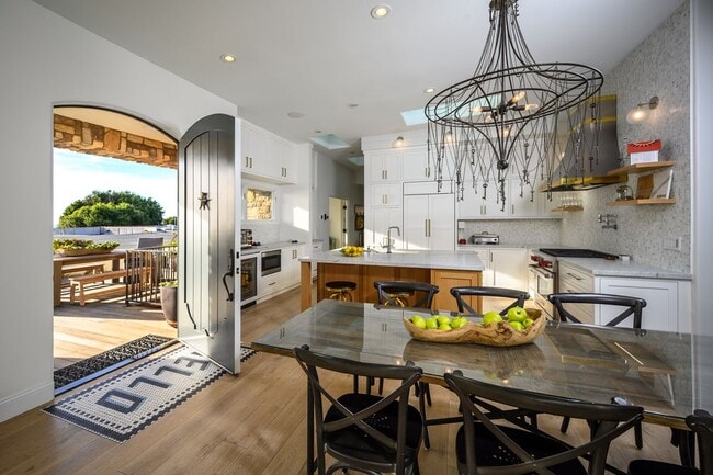 property at 334 La Amatista Rd