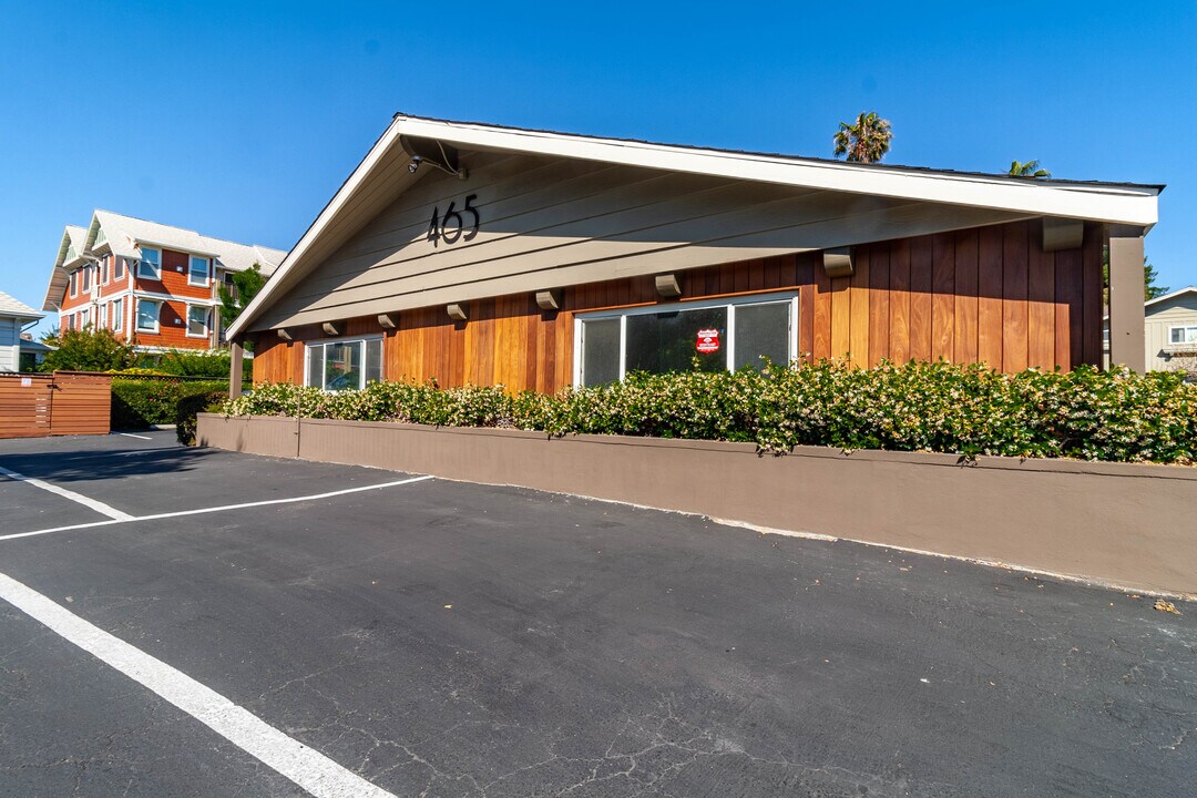 465 Calderon Ave in Mountain View, CA - Building Photo
