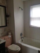 1235 W Mullan Ave in Waterloo, IA - Building Photo - Building Photo