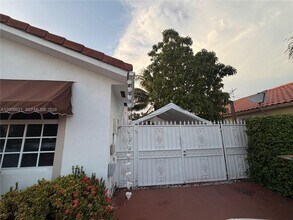 3159 W 73rd Pl in Hialeah, FL - Building Photo - Building Photo