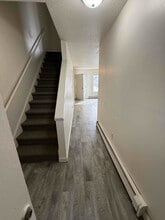 1512 1st St E in Thief River Falls, MN - Foto de edificio - Building Photo