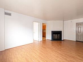 4330 Hartwick Rd, Unit 613 in College Park, MD - Building Photo - Building Photo