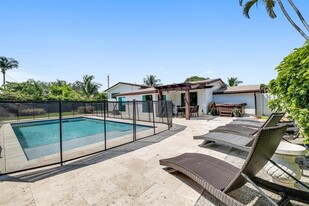 942 SE 13th Ave in Deerfield Beach, FL - Building Photo