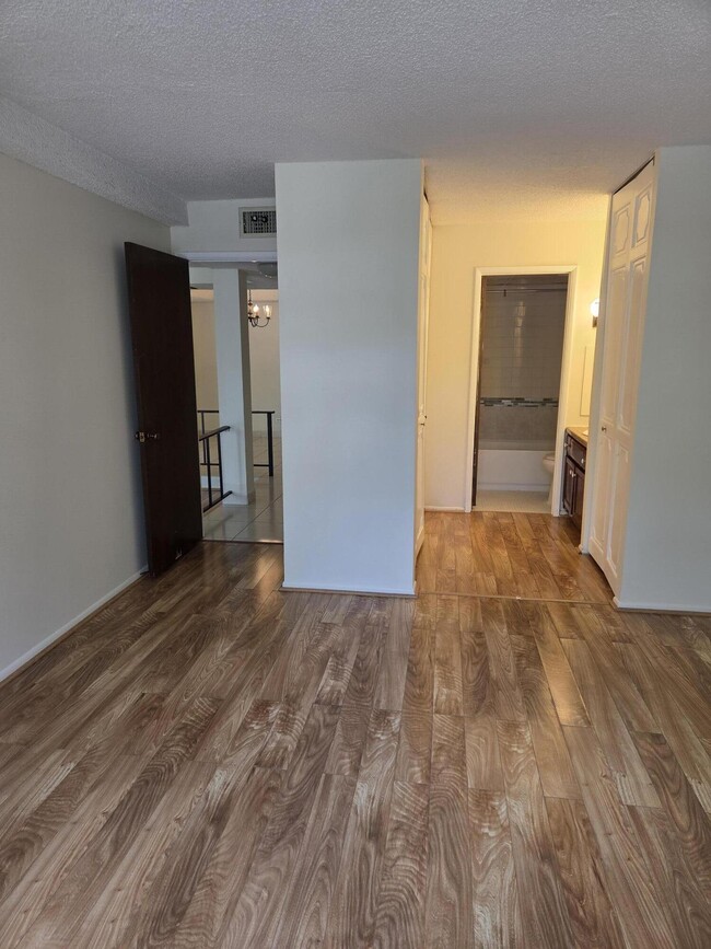 property at 3750 Inverrary Dr