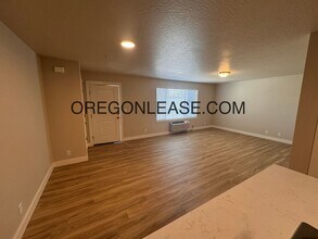 1100 Q St in Springfield, OR - Building Photo - Building Photo