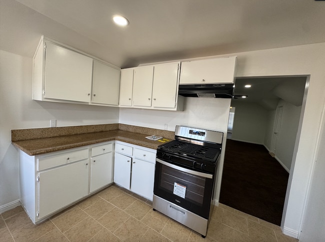 1031 W 91st St in Los Angeles, CA - Building Photo - Building Photo