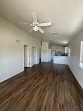 5854 8th St, Unit 5854 in Zephyrhills, FL - Foto de edificio - Building Photo