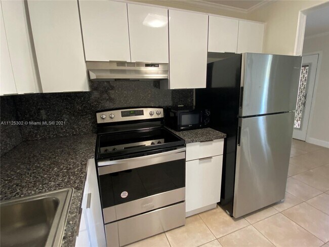 101 SW 132nd Way-Unit -202J in Pembroke Pines, FL - Building Photo - Building Photo