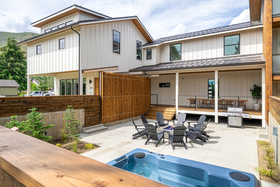 500 Surry Rd, Unit B in Wenatchee, WA - Foto de edificio