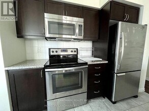 19 Grand Trunk Crescent in Toronto, ON - Building Photo - Building Photo