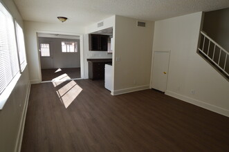 1553 Teardrop St in Las Vegas, NV - Building Photo - Building Photo