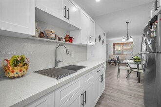 6550 Royal Palm Blvd in Margate, FL - Building Photo - Building Photo