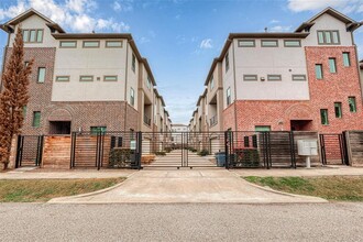 2418 Langston St in Houston, TX - Foto de edificio - Building Photo