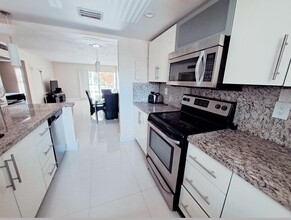 201 178th Dr, Unit 209 LE CARTIER in Sunny Isles Beach, FL - Building Photo - Building Photo