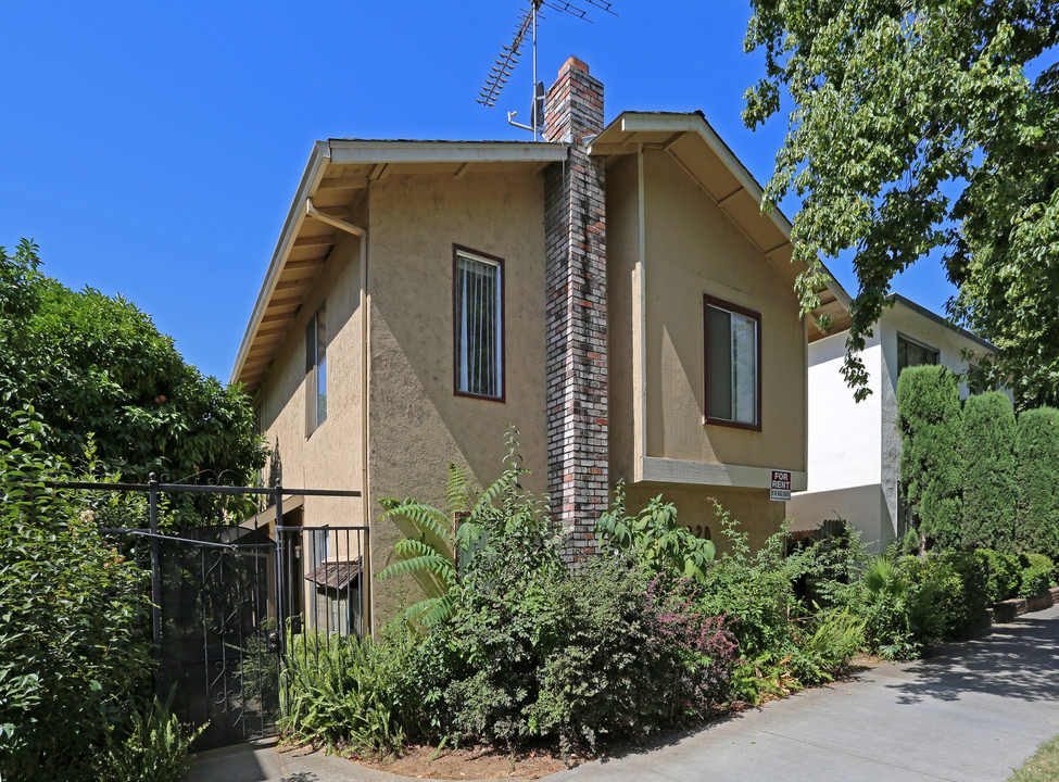 2220 O St in Sacramento, CA - Foto de edificio