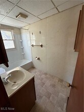 28 S Shawnee Ave in Zanesville, OH - Foto de edificio - Building Photo