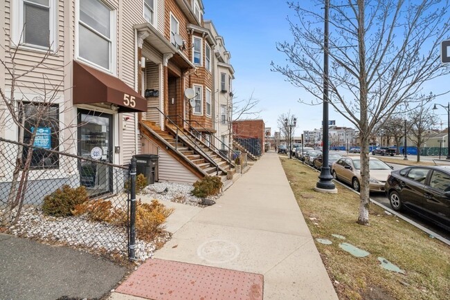 55 Broadway, Unit 3