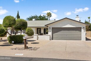 6221 E Evans Dr in Scottsdale, AZ - Building Photo