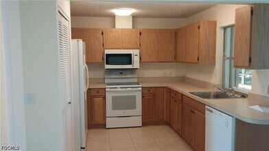 906 SE 19th Ln in Cape Coral, FL - Building Photo - Building Photo