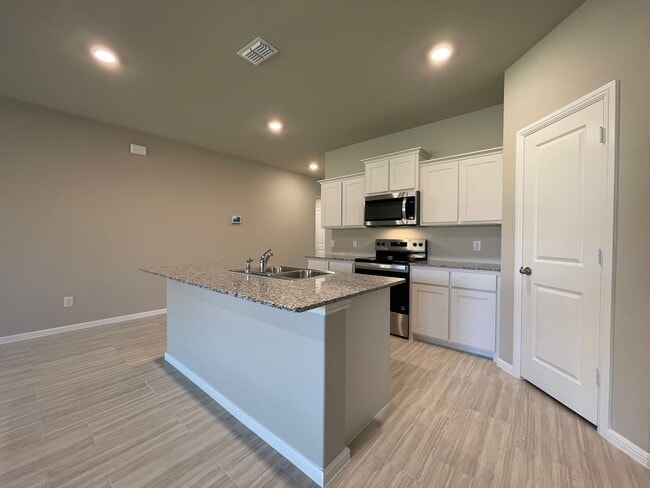 1616 Strath St in Cleburne, TX - Building Photo - Building Photo