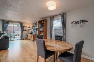 6705 NE Mallory Ave in Portland, OR - Building Photo - Building Photo