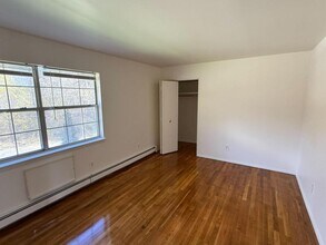 35 Rome Ave in Bedford Hills, NY - Building Photo - Building Photo