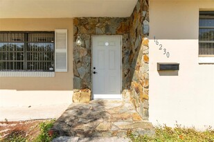 16230 SW 106th Ave in Miami, FL - Building Photo