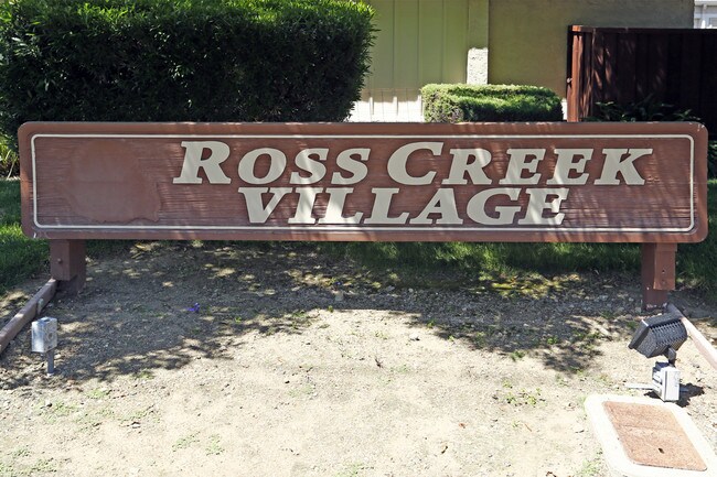 Ross Creek Village in San Jose, CA - Foto de edificio - Building Photo