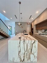 1215 NE 11th Ave in Fort Lauderdale, FL - Building Photo