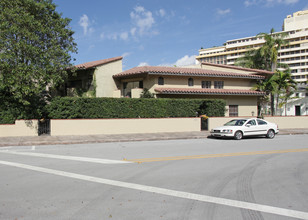 723-725 Biltmore Ct in Miami, FL - Building Photo - Building Photo