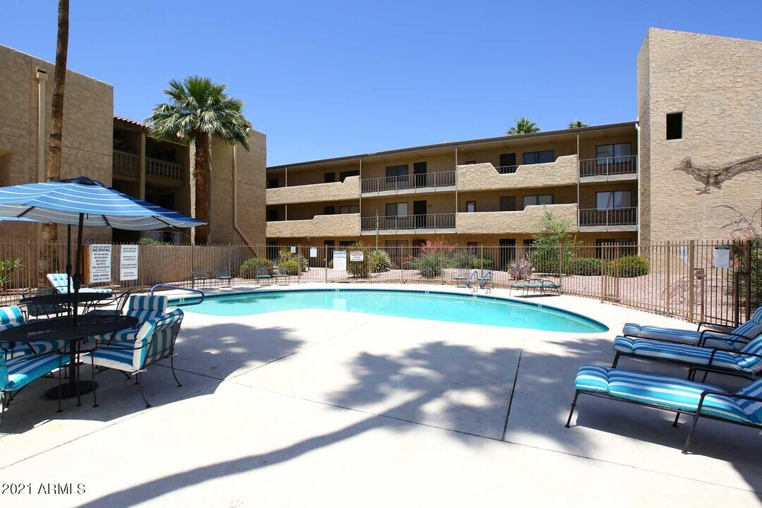 4950 N Miller Rd in Scottsdale, AZ - Building Photo