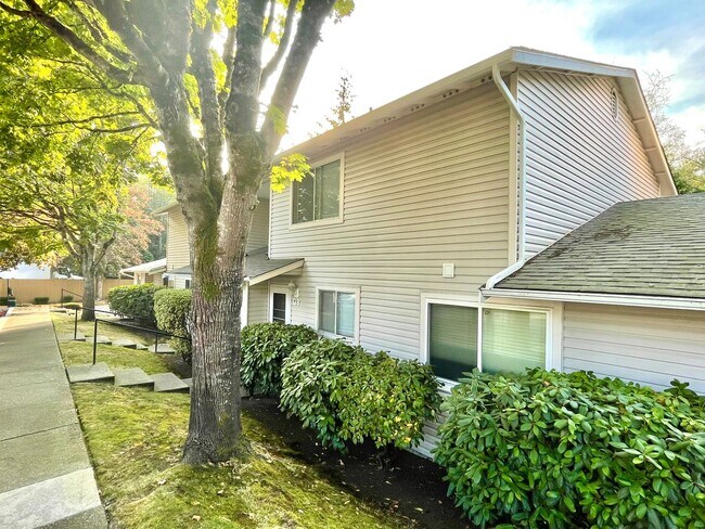 18910 Bothell Everett Hwy in Bothell, WA - Building Photo - Building Photo