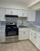 1633 E 74th St in Chicago, IL - Building Photo