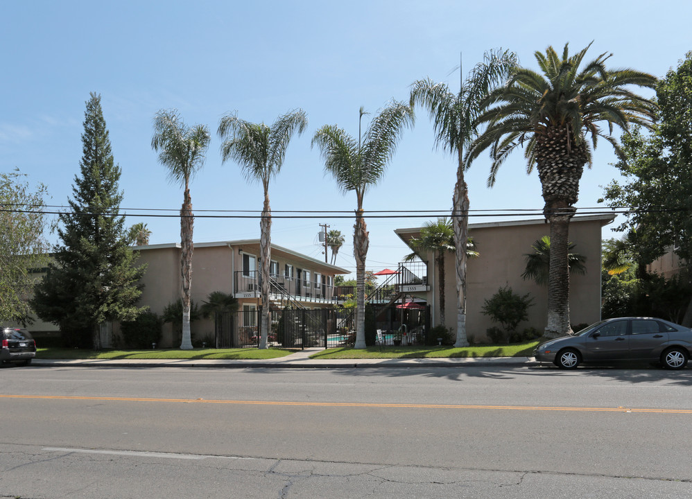 1335 Minnewawa Ave in Clovis, CA - Building Photo