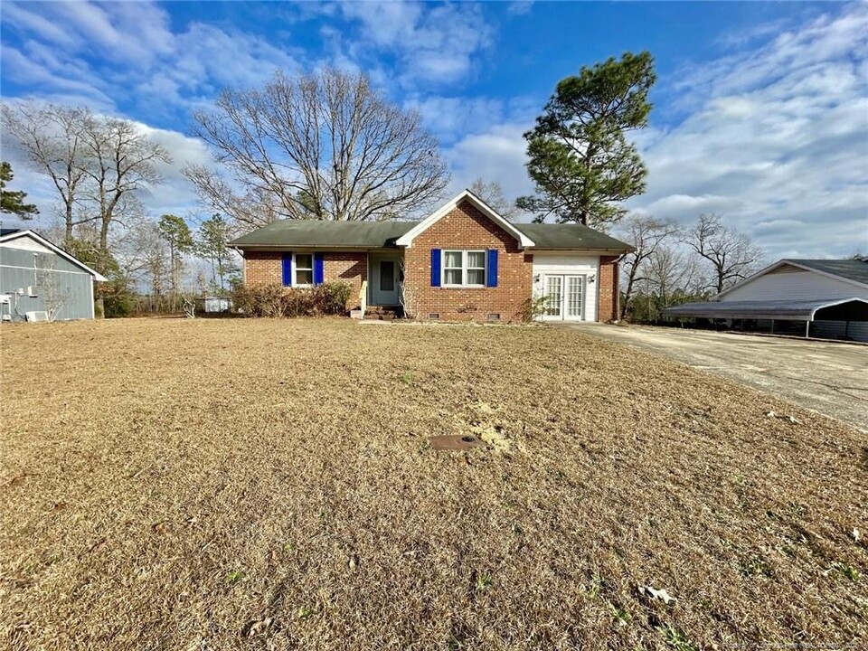 119 Oakridge Ave in Spring Lake, NC - Building Photo