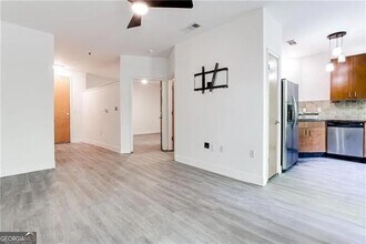 898 Oak St SW in Atlanta, GA - Building Photo - Building Photo