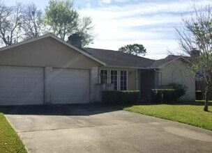 4327 Townes Forest Rd in Friendswood, TX - Building Photo - Building Photo