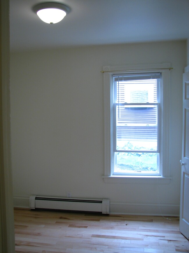 384 Saint Paul St, Unit 1 in Burlington, VT - Foto de edificio - Building Photo