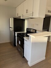 14141 Erwin St in Van Nuys, CA - Foto de edificio - Building Photo